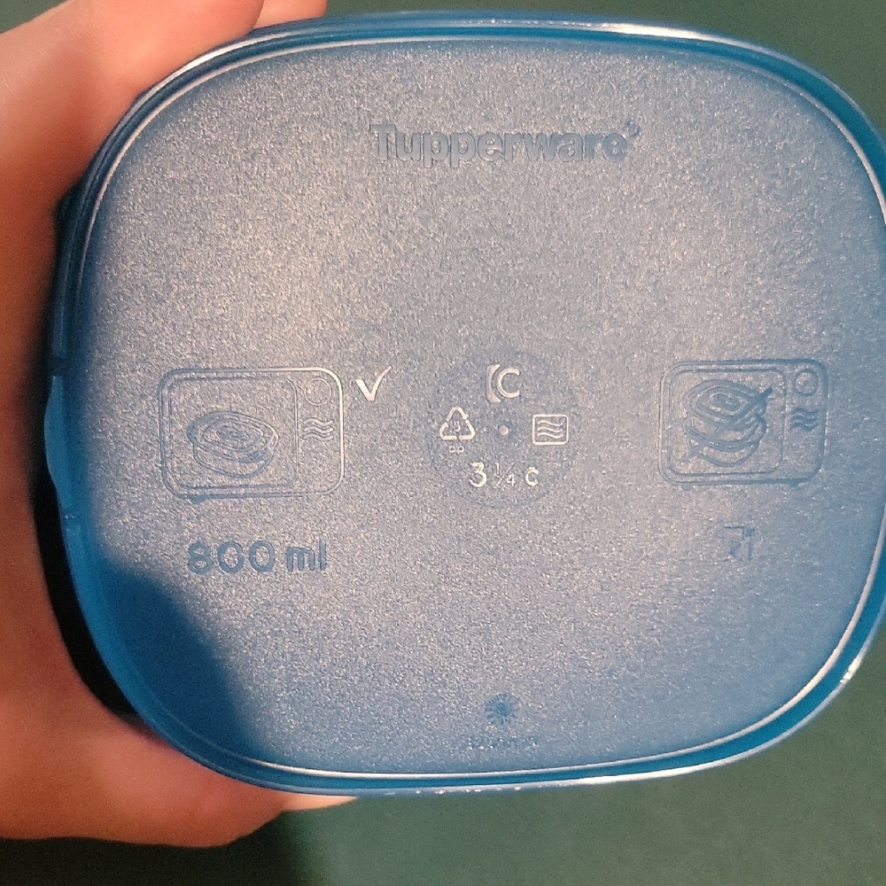 Tupperware Container NWOT - Picture 2 of 3